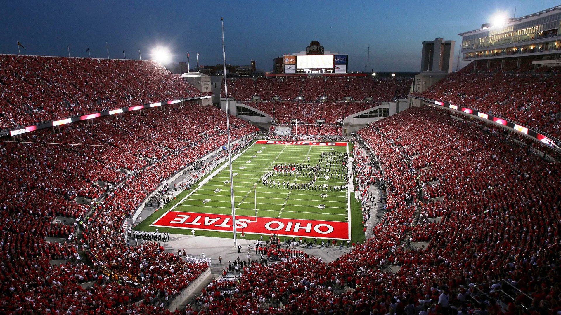 开云体育入口-阿斯顿马丁逆袭横扫红牛，拉塞尔火热状态引爆F1赛场